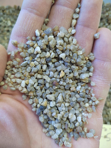 Кварцевый песок для площадок фр. 2-5 мм.  купить во Владимире фото Камень Клуб