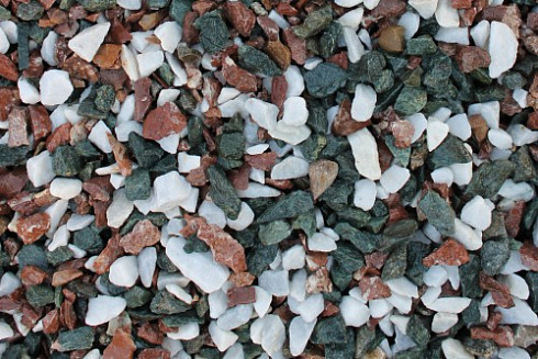 Kamenclub.ru: Мраморная крошка (щебень крошка микс: белый-зеленый-розовый) фр. 3-5 мм.  купить во Владимире мрамор белый, зеленый, розовый мраморная декоративная крошка каменная 12000 руб/т   фото КАМЕНЬ КЛУБ