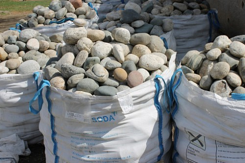 Kamenclub.ru: Речной валун (Ассорти) фр.100-300 мм.  купить во Владимире галечник серый, темно-серый, светло-серый речная галька крупных размеров 4200 руб/т   фото КАМЕНЬ КЛУБ