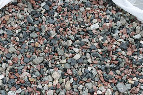 Kamenclub.ru: Мраморная крошка (щебень галтованный микс:: серый-зеленый-розовый) фр.10-20 мм.  купить во Владимире мрамор серый, зеленый, розовый щебень окатанный округлый декоративный ландшафтный 15500 руб/т   фото КАМЕНЬ КЛУБ