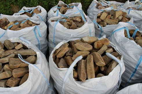 Kamenclub.ru: Песчаник для строительства и кладки блочный (фр 100-200 мм)  купить во Владимире песчаник бежевый серый рыжий валун мелкий для строительства песчаник 6500 руб/т   фото КАМЕНЬ КЛУБ